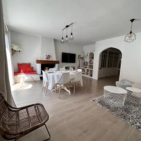 度假居 Gorgeous Town House 纳博讷