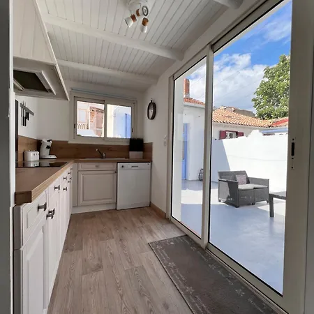 Σπίτι διακοπών Gorgeous Town House Ναρμπόν
